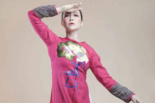 Nhà thiết kế Vũ Việt Hà ra mắt bộ sưu tập mới trình diễn tại APEC 2017