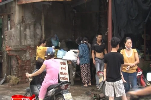 Lực lượng chức năng giải tỏa chợ Cầu Lủ 