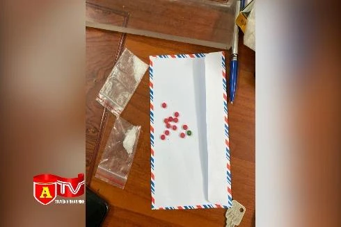 Cảnh sát cơ động tuần tra bắt giữ đối tượng tàng trữ trái phép chất ma tuý