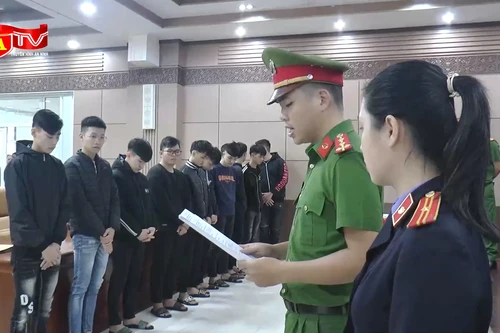 Từ clip trên mạng xã hội, tóm gọn nhóm "báo thủ"