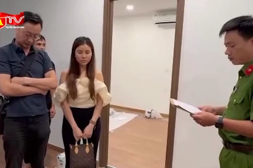 Những "bóng hồng" bí ẩn bên trong nhà hàng sang chảnh 