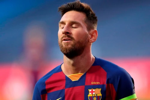 Messi nằng nặc đòi rời Barca