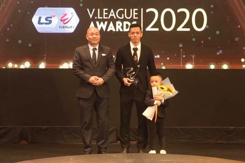 Vượt qua Quang Hải, Văn Quyết xuất sắc nhất V-League 2020