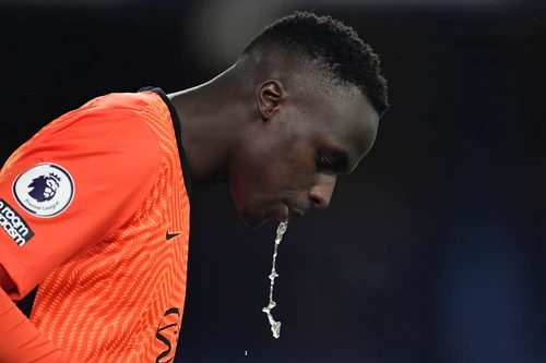 Cuối cùng thì Edouard Mendy cũng mắc sai lầm