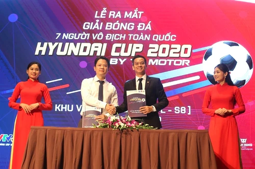 Đặc sản bóng đá "phủi" chính thức trở lại 