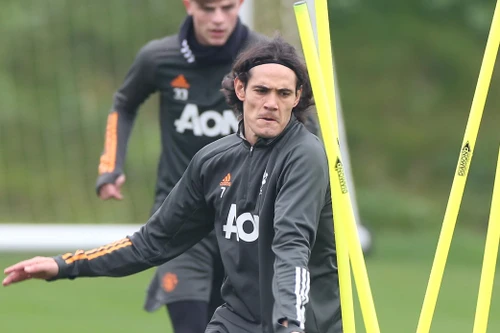 Cực sung trên sân tập M.U, Cavani có kịp ra mắt trước PSG?