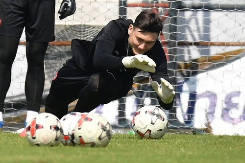 Thủ môn Đặng Văn Lâm nhận tin kém vui ở Thái Lan