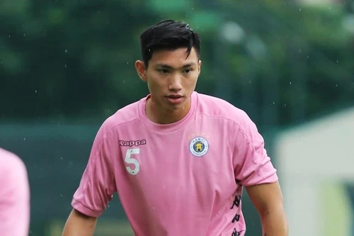 Chưa đầy 1 tháng về Hà Nội FC, Đoàn Văn Hậu đã gặp hạn