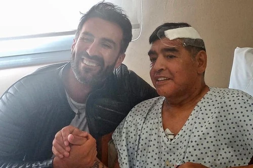 Diego Maradona thoát khỏi 'lưỡi hái tử thần'