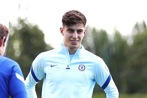 "Bom tấn" Kai Havertz tươi rói tập buổi đầu dưới màu áo Chelsea