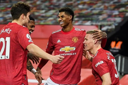 Thắng khó tin trước Leeds, M.U lần đầu vào top 3