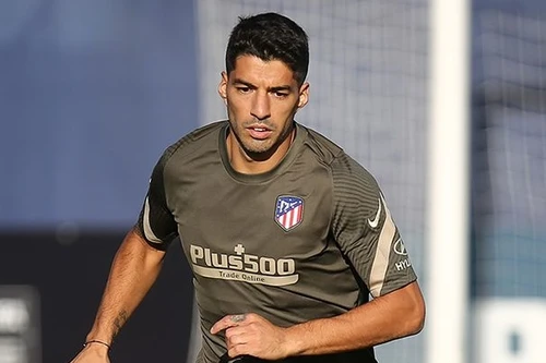 Hình ảnh lạ lẫm của Luis Suarez khi ra sân tập dưới màu áo Atletico