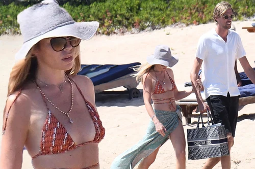 Sắc vóc đáng mơ ước của siêu mẫu vợ Peter Crouch ở tuổi 34