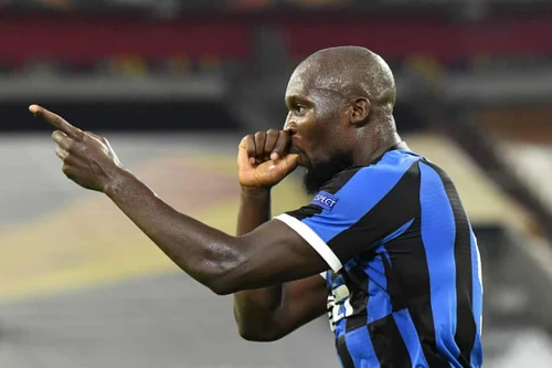 Lukaku rực sáng đưa Inter vào chung kết Europa League