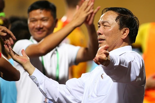 "Bầu" Đệ của Thanh Hóa nói gì khi sắp đối đầu HLV Thành Công?