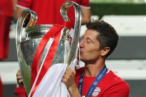 Im tiếng ở chung kết, Lewandowski vẫn trở thành "Vua phá lưới"