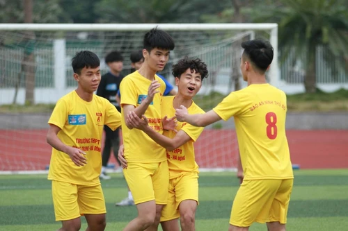 [ẢNH] Loạt trận 8h sáng 20-12