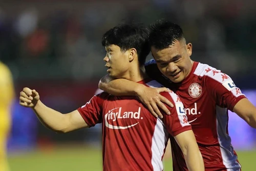 Công Phượng chói sáng trong ngày V-League trở lại 