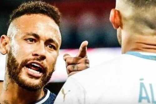 Nhận thẻ đỏ, Neymar vẫn cay cú muốn đấm thẳng mặt đối thủ