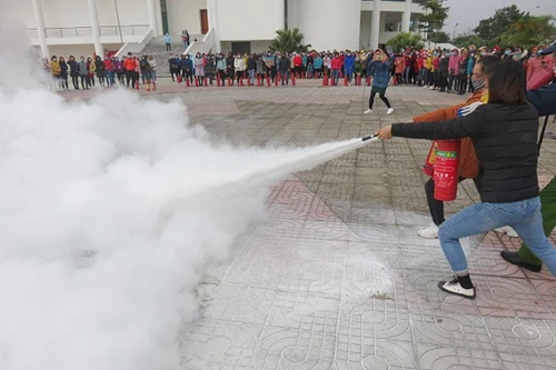 Nâng cao kỹ năng xử lý cháy, nổ cho cán bộ, giáo viên 