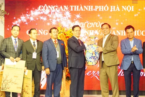 Công an Hà Nội chúc mừng giáng sinh cộng đồng Tin lành Hà Nội 