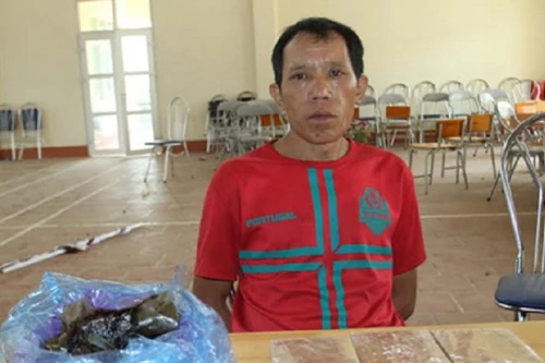 Bắt đối tượng vận chuyển trái phép 3 bánh heroin 