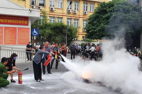 Trang bị kỹ năng phòng cháy, cứu nạn cho nhà trường và các lực lượng chữa cháy cơ sở