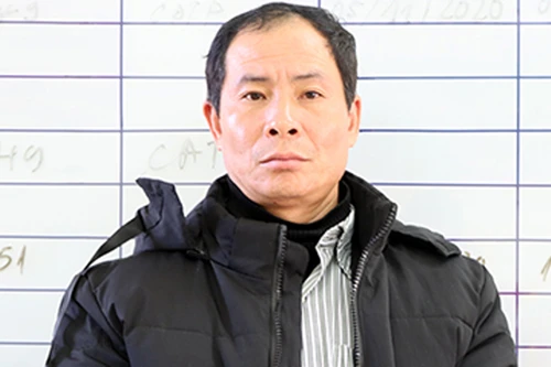 Đối tượng cất giấu ma túy trong cạp quần