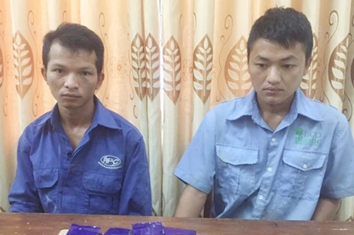 Bắt hai chú cháu vận chuyển 6.000 viên ma túy