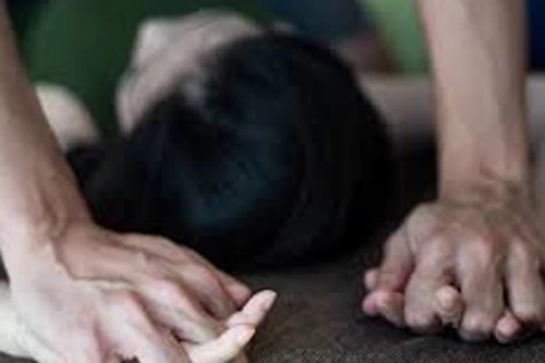 Tiếng động lạ lộ mặt 'yêu râu xanh' 