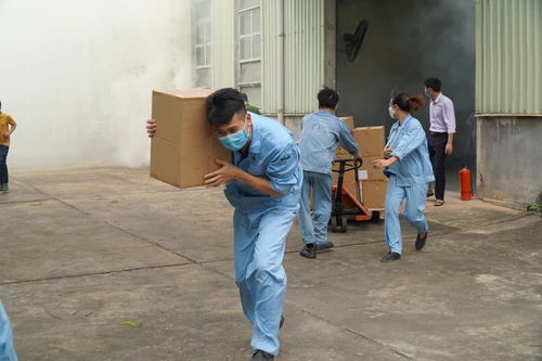 Diễn tập cứu nạn tại khu hành chính công ty sen vòi Viglacera 