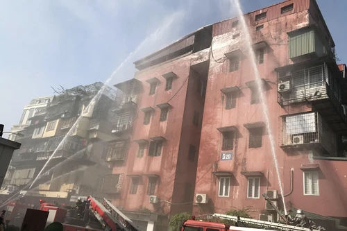  Những hình ảnh phối hợp thực tập chữa cháy, cứu nạn tại tập thể cũ 