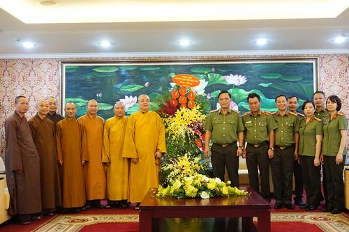 Các vị chức sắc tôn giáo thăm, chúc mừng Giám đốc Công an Hà Nội 