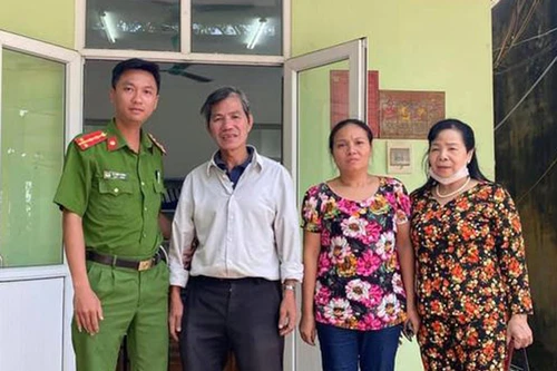 Công an xã Vân Nội giúp người thương binh bị lạc về nhà 