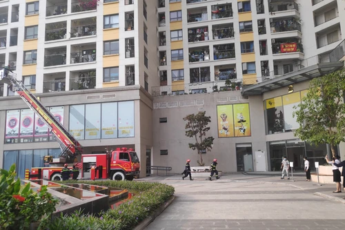 Diễn tập cứu nạn tại tòa nhà hỗn hợp thương mại, dịch vụ và căn hộ 