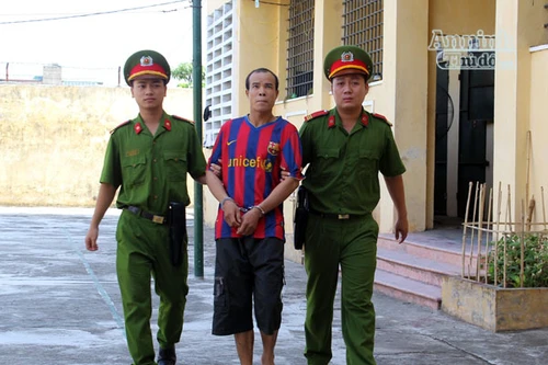 Chú rể- cháu họ hỗn chiến, người vong mạng kẻ vào tù