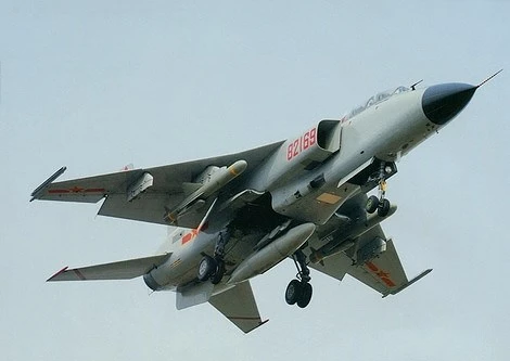 [ẢNH] Cường kích số 1 Trung Quốc lao xuống đất vỡ vụn