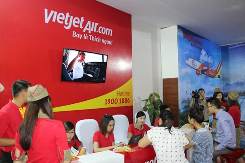 VietjetAir mở gian hàng tại Liên hoan Du lịch 2013