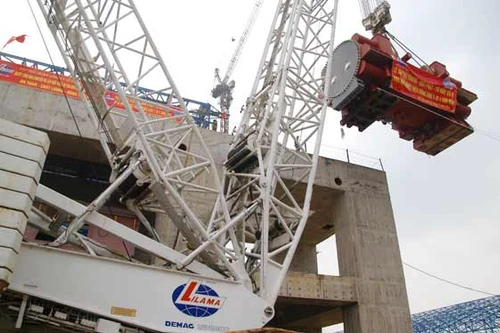 Lắp đặt thành công stator máy phát số 2, nhiệt điện Vũng Áng 1