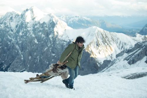 “Quyên” chính thức tung hình ảnh nóng bỏng, "máu lạnh" của Trần Bảo Sơn