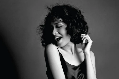 Nghe Hoàng Quyên tự sự trong album “Về” 