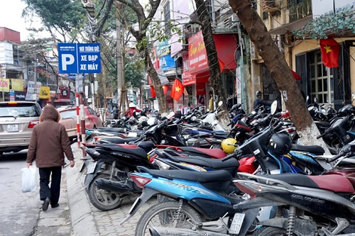 Xử lý nghiêm vi phạm lấn chiếm vỉa hè, lòng đường ở Thủ đô