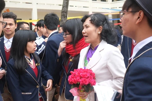 Không có quà tặng cô, phụ huynh áy náy 