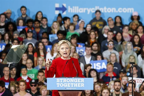 Bà Clinton trấn an người ủng hộ 