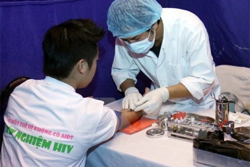 Thay đổi đường lây, dịch HIV diễn biến khó lường hơn