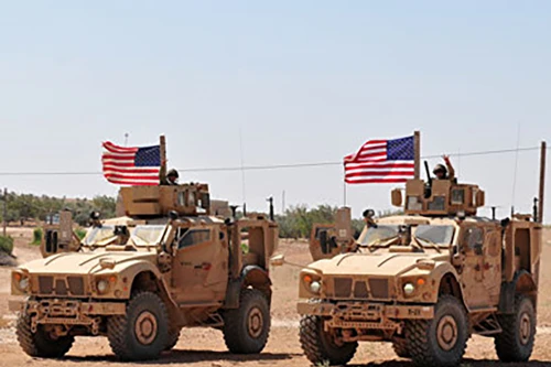 [ẢNH] Đoàn xe quân đội Mỹ bị tấn công tại Syria