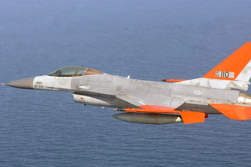 [ẢNH] Mỹ ‘biến’ chiến đấu cơ F-16 thành... bia tập bắn