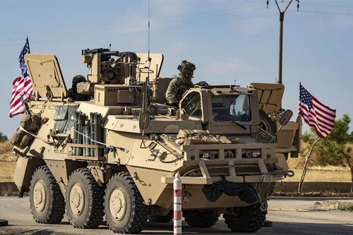 [ẢNH] Mỹ bất ngờ sử dụng xe bọc thép Áo sản xuất để canh mỏ dầu Syria