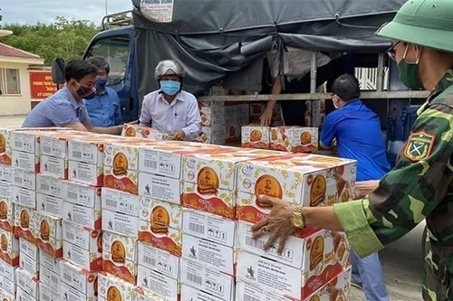Những sản phẩm nước uống thiết thực hỗ trợ lực lượng vũ trang trên tuyến đầu chống dịch