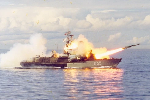 [ẢNH] Tên lửa nặng 3 tấn của Nga có thể nhấn chìm soái hạm Ukraine bằng 1 phát bắn